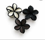 Gold Outline Flower Hair Claw Clips (2 Pcs)