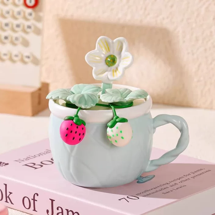 Pinterest strawberry mug with lid and spoon