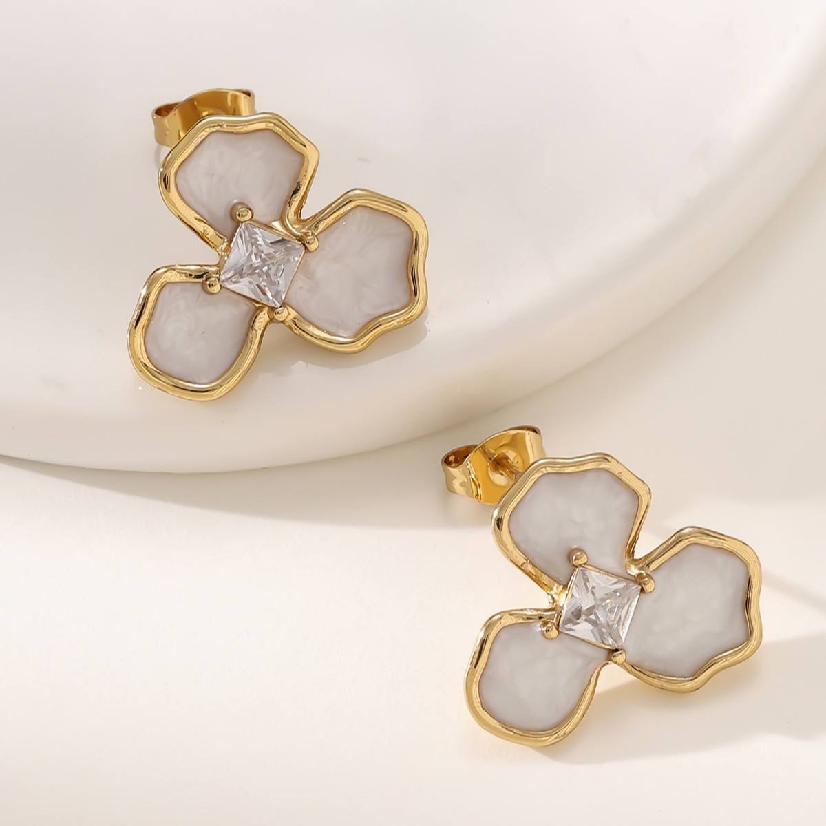 Flower & Pearl Designed Earring