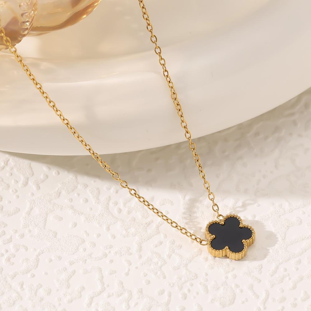 Single Pendant Clover Necklace