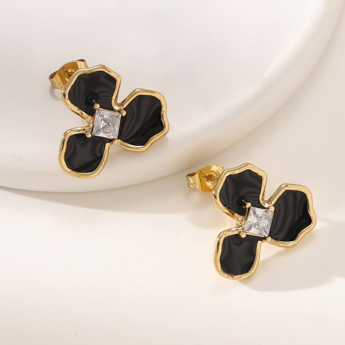 Flower & Pearl Designed Earring