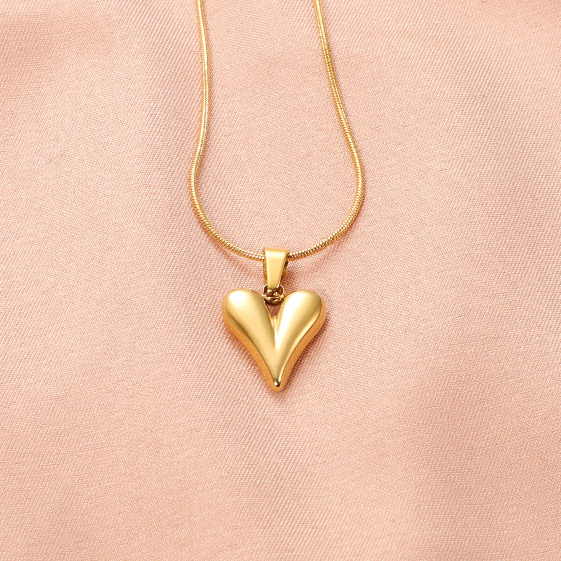 BIG HEART NECKLACE