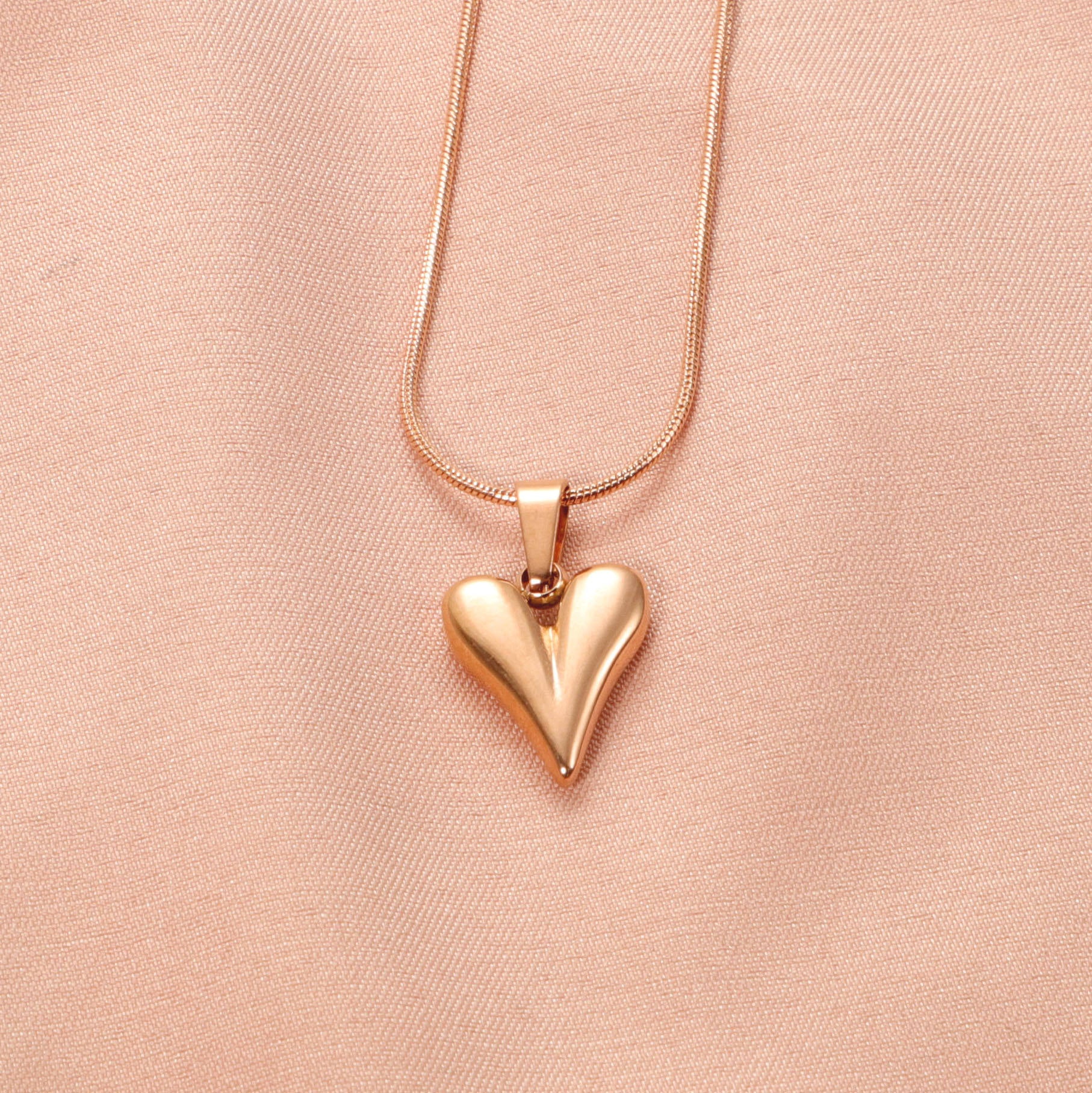 BIG HEART NECKLACE
