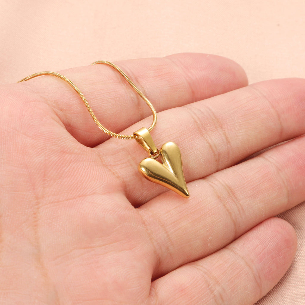 BIG HEART NECKLACE