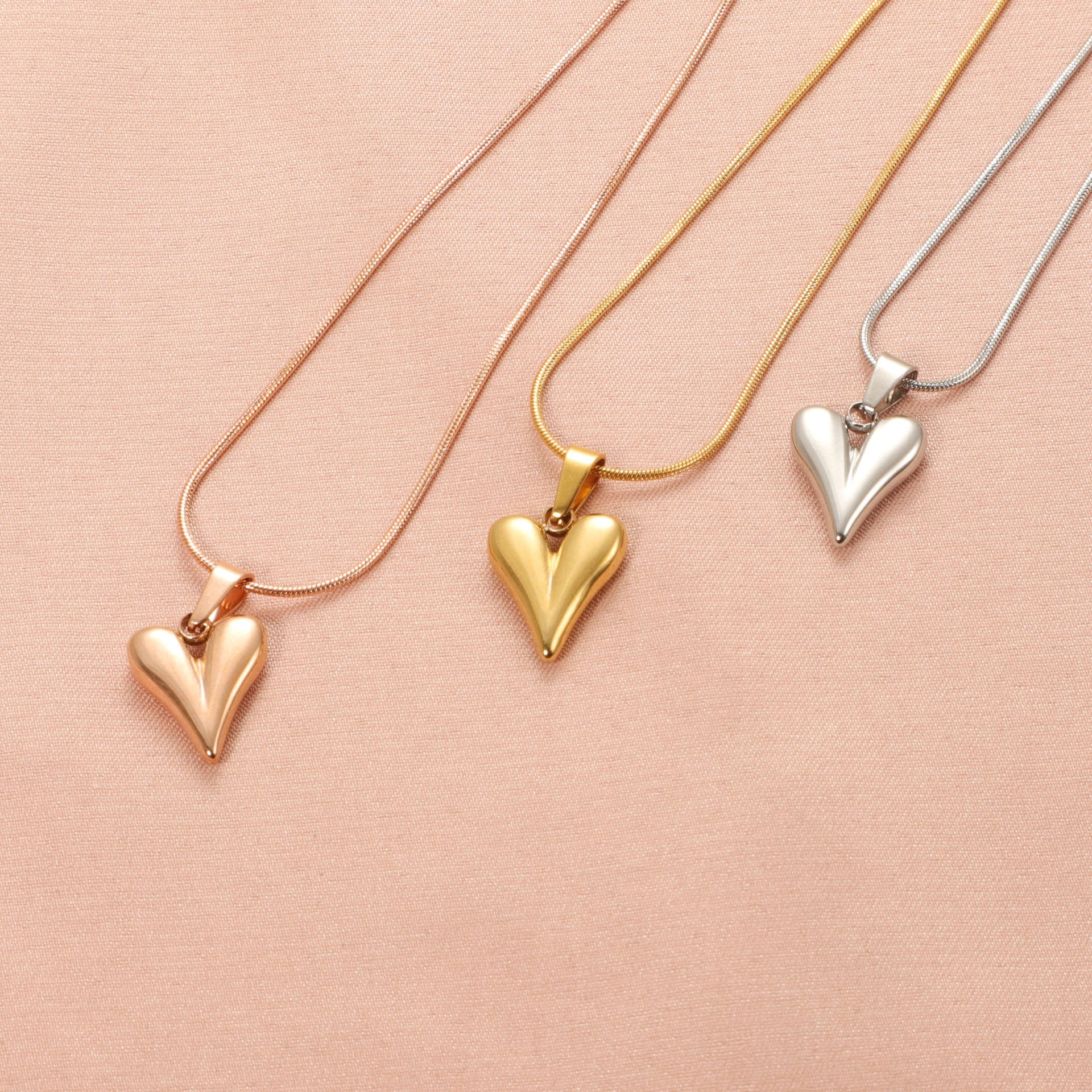 BIG HEART NECKLACE
