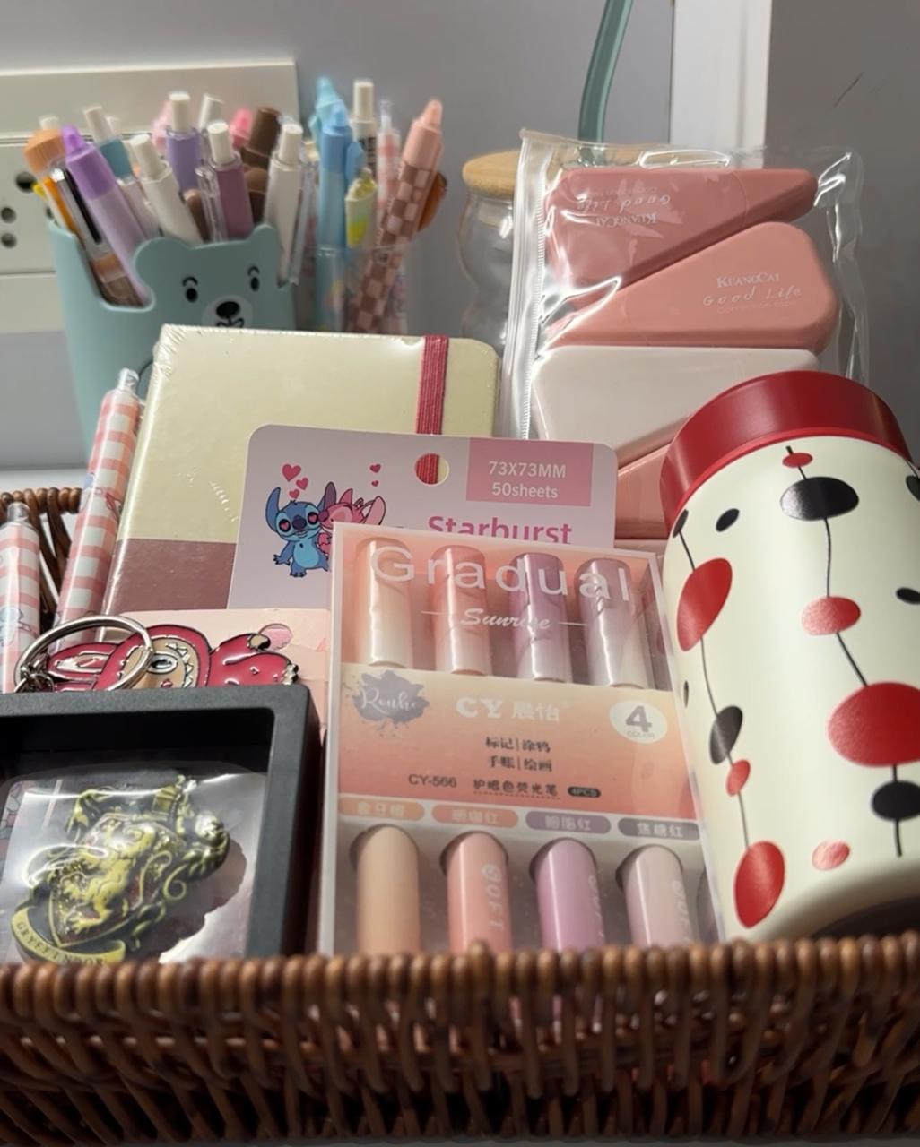 Red Delight Hamper (with transparent box)