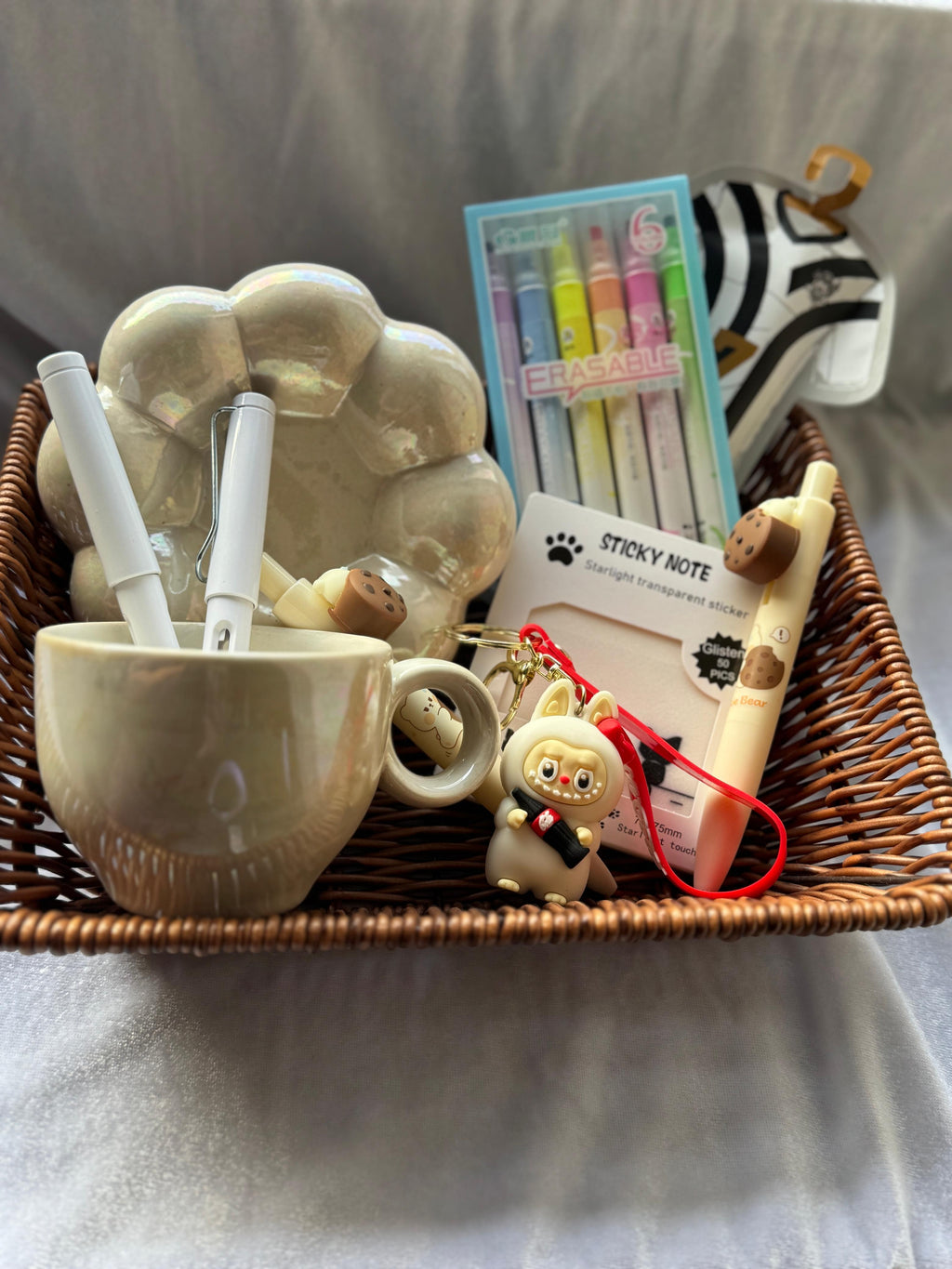 🤍 White Hamper — Elegance in Every Surprise! 🤍 (with transparent box)