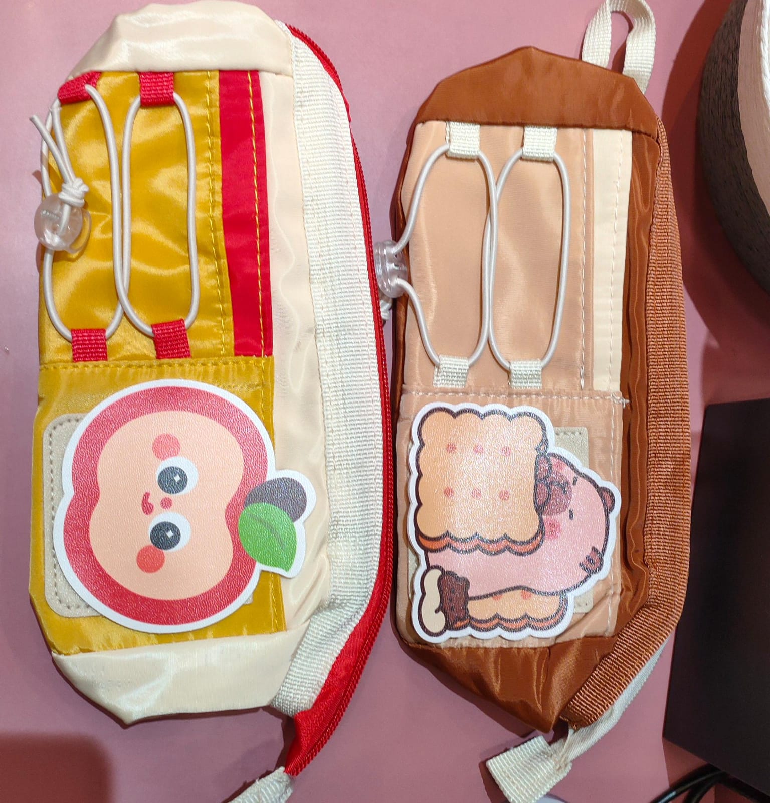 Apple cappybara pouch