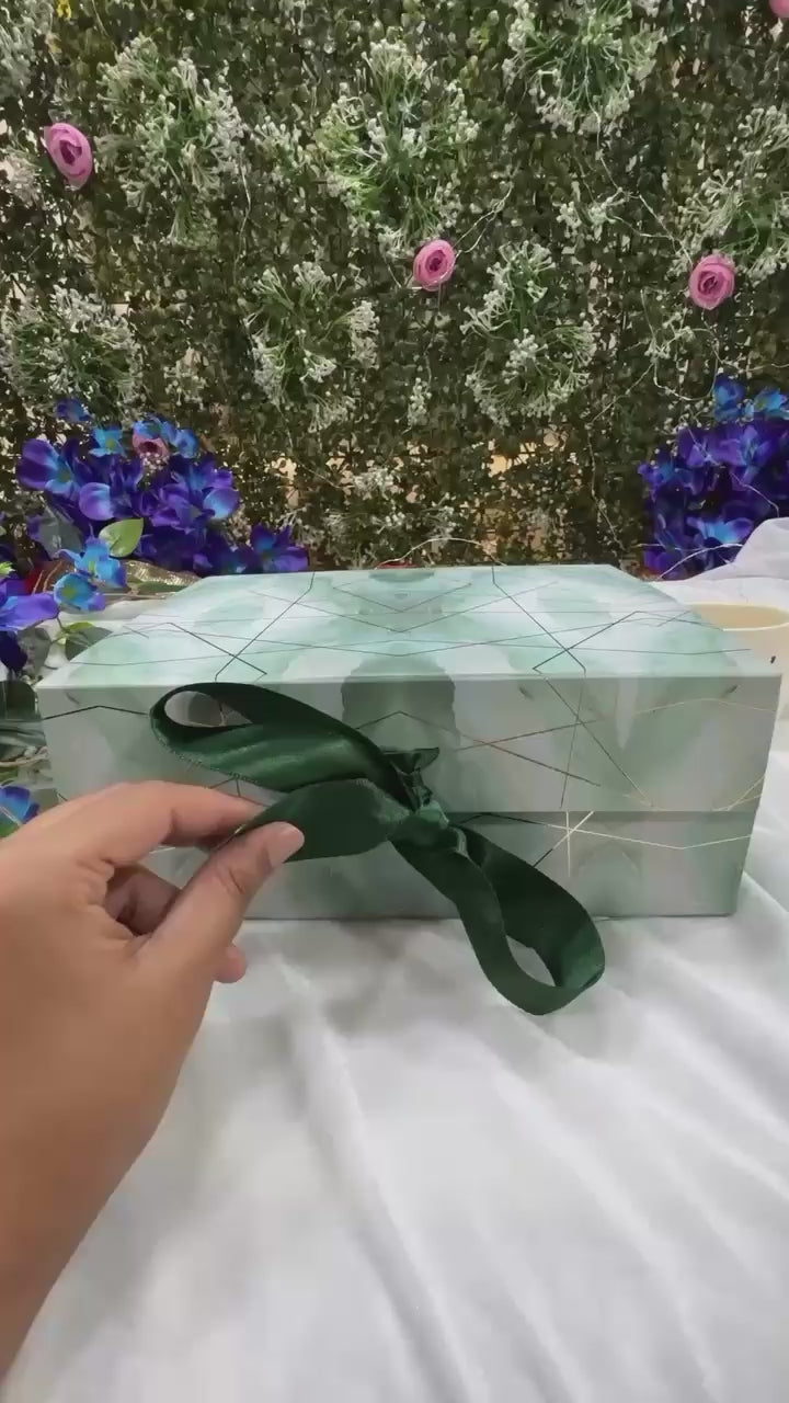 “Green Box — 30 Products Full of Surprise”